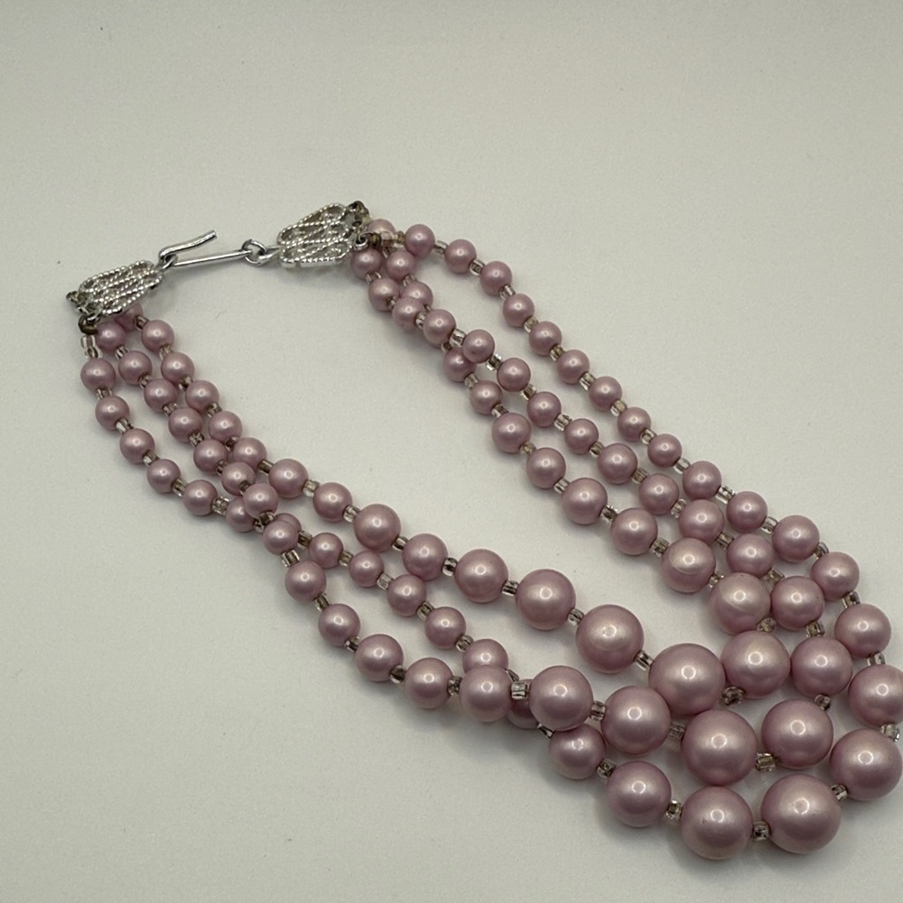 lavender purple beaded necklace satin finish decorative silver-tone clasp EUC - Picture 3 of 6